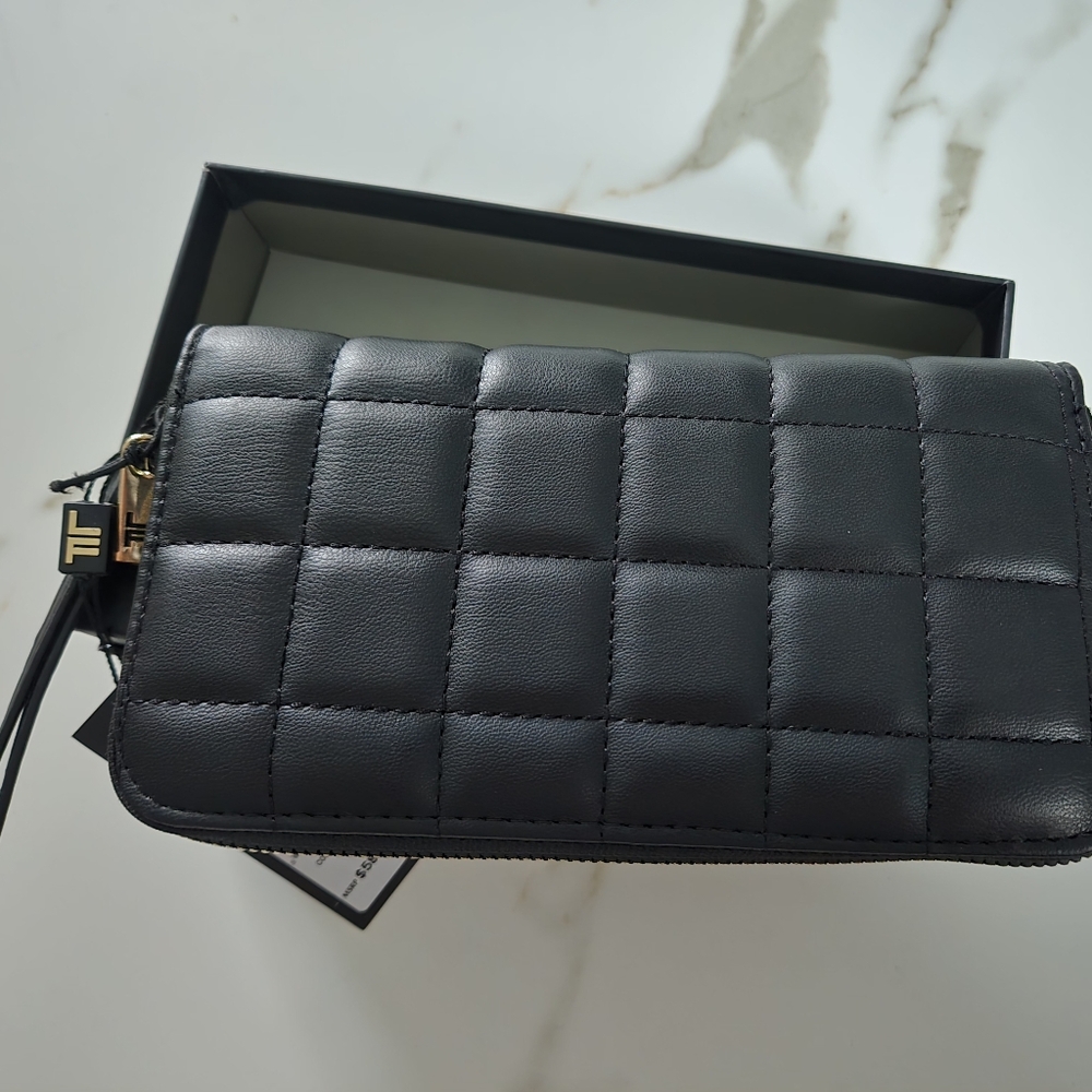 ✨ NIB London Fog Quilted Black Zip Around Wallet ✨ MSRP $58 - Picture 3 of 8